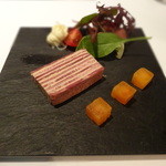 ルクルス　スモークした牛タンとフォアグラ　ミルフィーユ仕立て