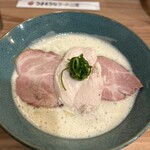 うまそうなラーメン屋 - クリーミー脳好塩ラーメン
1000円