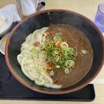 牧のうどん - ネギ、一味を振って