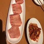 炭火焼肉ホルモン まるは - 