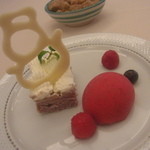 クチーナ ヒラタ - フランボワーズ・紅芋のケーキ