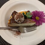 ポコアポコ - バスクチーズケーキ。プレゼンテーションが素敵で気分は一気にホリデーシーズン。