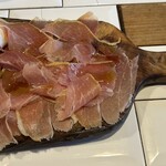 イル・ピッツァイオーロ - 水牛のモッツァレラと生ハム