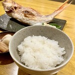 炉ノ鳥 - 土鍋ご飯（ひとめぼれ）はふっくら粒がしっかりしていてツヤツヤ