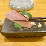 炉ノ鳥 - 〈金目鯛の炭炙り刺身〉