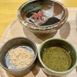 炉ノ鳥 - 〈黒本蕨餅〉黒蜜ときな粉をつけていただきます