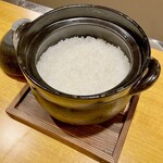 炉ノ鳥 - 〈土鍋ごはん〉
      この日のお米は「ひとめぼれ」