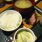 日替りランチ700円：メンタイのフライ･刺身･茶碗蒸。ご飯もおかわりOK。