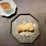 Ji-Cube - 【脆皮春捲】 太刀魚の春巻き 栗の削り掛け サルサソース