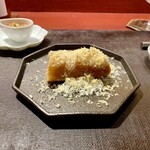 Ji-Cube - 【脆皮春捲】 太刀魚の春巻き 栗の削り掛け サルサソース