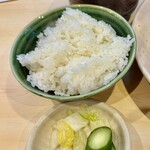 丸一 - お新香も美味しい。