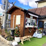 小料理やまびこ - 隣接するクレープ屋