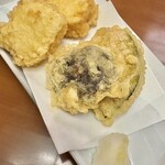 薮伊豆総本店 - イカと野菜(椎茸・南瓜)の天ぷら