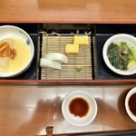 薮伊豆総本店 - ふろふき大根、青菜のおひたし、玉子焼き、板わさ