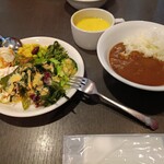 あさくま 牛久店 - サラダとカレーライス