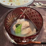 東京ステーションホテル ウエディング - Japonais  地始と日昆布のWブイヨン　天然真鯛の塩炙り焼