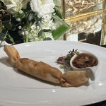 東京ステーションホテル ウエディング - Bonbon 川俣シャモと国産松茸のクリスピーキャンディスタイル　フカヒレの黄金餡