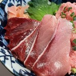 角常食堂 - 豊後のぶりとネギトロ丼（アップ ①）