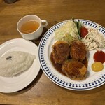 グリル＆洋食　アガペ - この日の、日替りBランチの全貌(´∀｀)