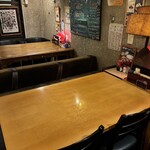 グリル＆洋食　アガペ - 一番奥のテーブル席を占拠（笑）