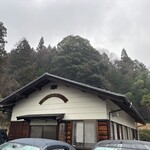 山県そば - 周りの木立