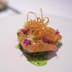 レミニセンス - 甘エビたっぷりと玉ねぎピューレと青紫蘇。山芋のガレットで。