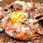 博多うずまき - 粉雪チーズの和牛炙りユッケ