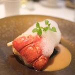 レミニセンス - 殻付きのブルーオマール。濃厚なアメリケーヌソースで。