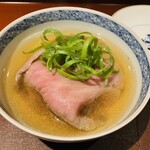 馳走 啐啄一十  - 【写真⑰】高森和牛サーロイン(沼本カット)、松山揚げ、真昆布といりこ、鰹節、鯖節、あご節の出汁しゃぶ