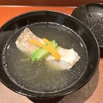 馳走 啐啄一十  - 【写真④】白甘鯛(愛媛)、利尻昆布(奥井海生堂、9年蔵囲)出汁と鮪節のお椀