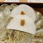 馳走 啐啄一十  - 【写真⑨】氷〆大根、梅肉載せ