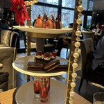 TAVERN by the green - 2段目 チョコレートサンドにチョコレートケーキ　3段目はいちごのゼリー