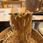 よいひ - 麺はうどんと言うよりは家系ラーメン的