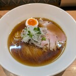セキレイ - 醤油らーめん   790円       (半味玉サービス)
