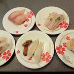 にぎりの徳兵衛 - 時計回りに甘鯛塩〆炙り　ぶり　ぶりしゃぶ　ほっき貝炙り　八角