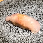浅草橋 鮨 うらおにかい - 甘鯛：焼かれた鱗の粉末見えますか？d(^_^o)