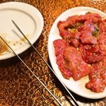肉の米内 - カルビはさっと炙って