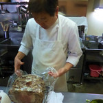 サンドイッチハウスペアバルーン - 料理長が見せてくださった、自家製のローストビーフ