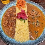 スパイシーカリーハウス半月 - 二種がけはチキンとキーマ
