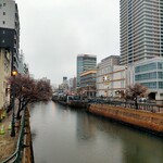 御座候 - ホテル側の堀川。ピンクの桜が咲いてました！