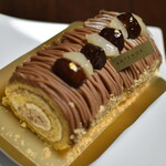 アンテノール - 料理写真:渋皮栗のモンブランロール(2,268円)2025年12月