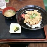 紀ノ川サービスエリア下り線 フードコート - 海鮮かきあげ丼(味噌汁、漬物付) 650円