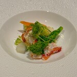 メゾン ポール・ボキューズ - オマール海老のフリカッセ
      ショウガとレモングラスの香るココナッツ風味のヴルーテ