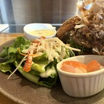 BurgerPOLICE - 春日部バーガー♡
      ランチプレート♡セット♡
      食後の飲み物とデザート付き♡