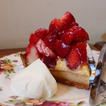 ぽえむ マノ ア マノ コーヒー - 苺たっぷりタルト（1750円）