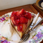 ぽえむ マノ ア マノ コーヒー - 苺たっぷりタルト（1750円）