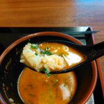 麺を頂いた後、ご飯を入れて頂きました。