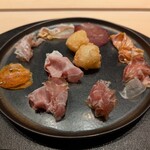 霜止出苗 - ハムの盛り合わせ（牛、豚、羊、ヒグマ、クジラ）