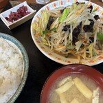 食堂 なすの屋 - 野菜を炒めただけなのになんでこんなに美味しいのか？