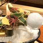銀座 しのはら - 氷で作った丸い「雪まろげ」が印象的